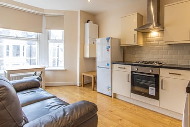 2 bed house, Colum Road, Cathays, Cardiff, CF103EG - Image 1
